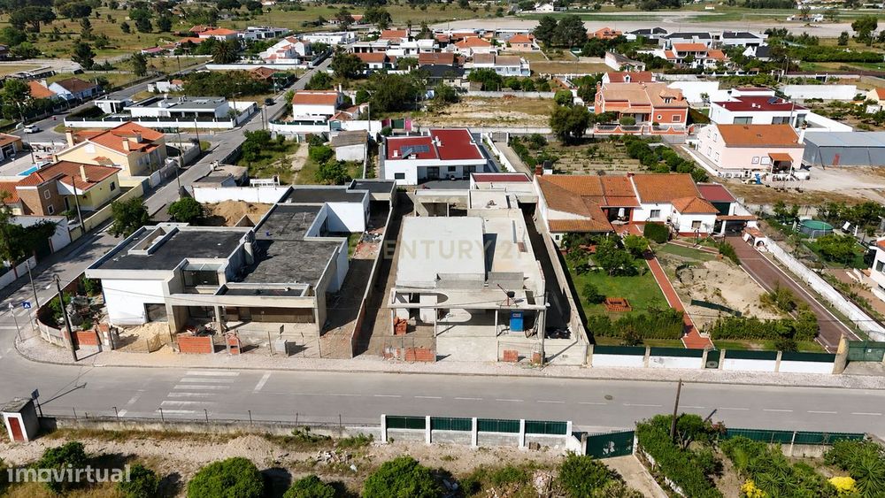 Moradia T4, Em Construção Com Piscina, Localizada Na Quinta Do Anjo
