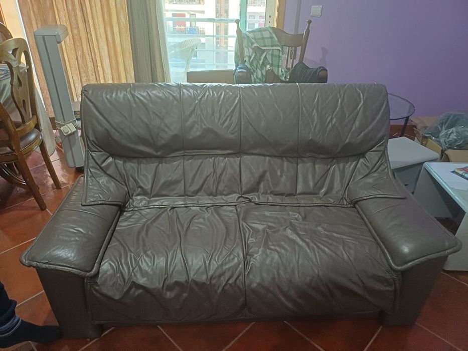 Conjunto Sofá+Poltrona em Pele