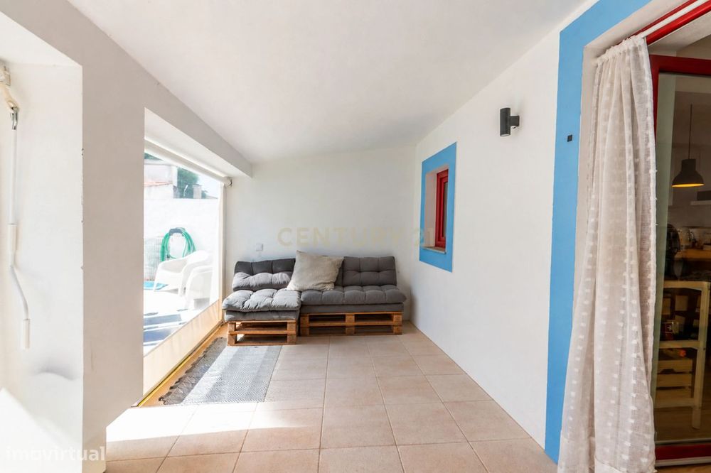 Moradia T2 renovada com espaço exterior e possibilidade de piscina, lo