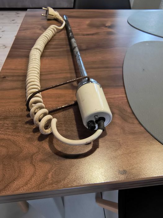 Grzałka elektryczna do grzejnika łazienkowego