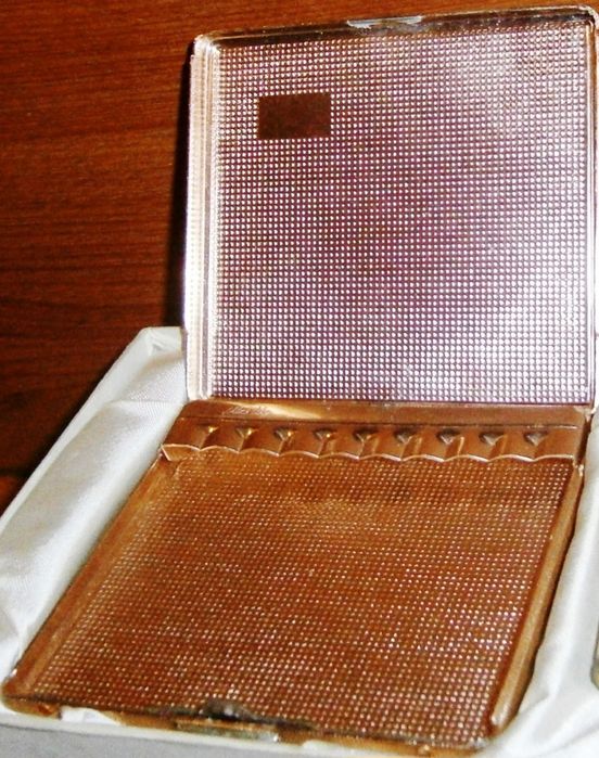Conjunto Vintage de Cigarreira e Isqueiro