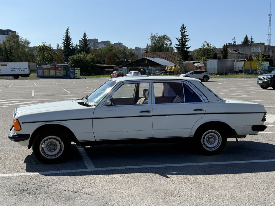 Mercedes-Benz E-Class W123 1984