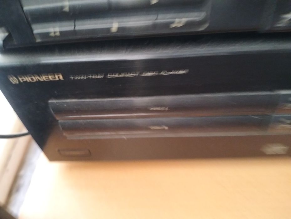 Aparelhagem Pioneer com amplificador, gira discos e colunas