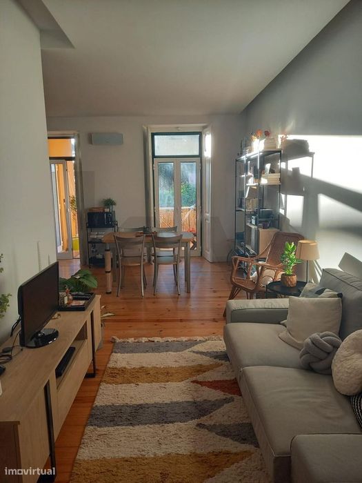 ​​​​​​​T2 renovado com varanda e vista sobre Lisboa – Monte Agudo