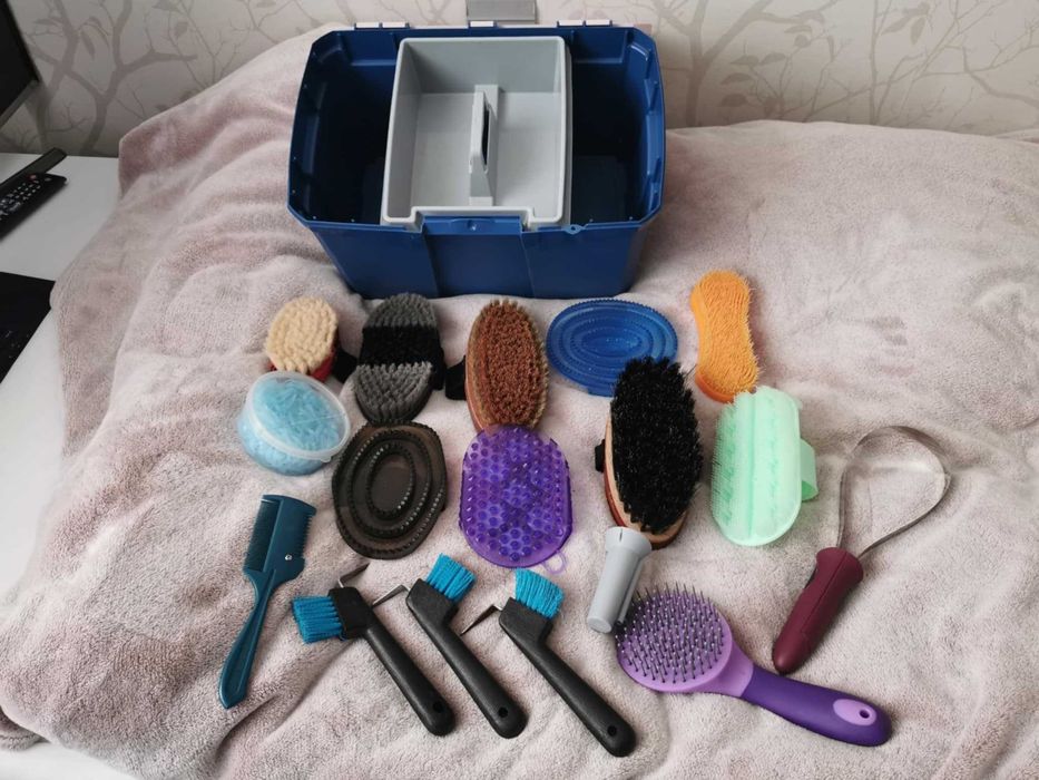 Skrzynka jeździecka z pełnym wyposażeniem