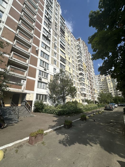 Продам 2к квартиру 56м2, вул. Ревуцкого 18. Позняки, Харківська