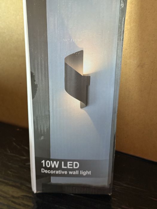 Настінний LED світильник бра 10W у формі вигнутої стрічки, новий