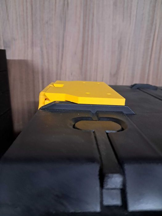 Тримач кріплення для встановлення стільниці на систему ящиків DeWalt Toughsystem 2.0
