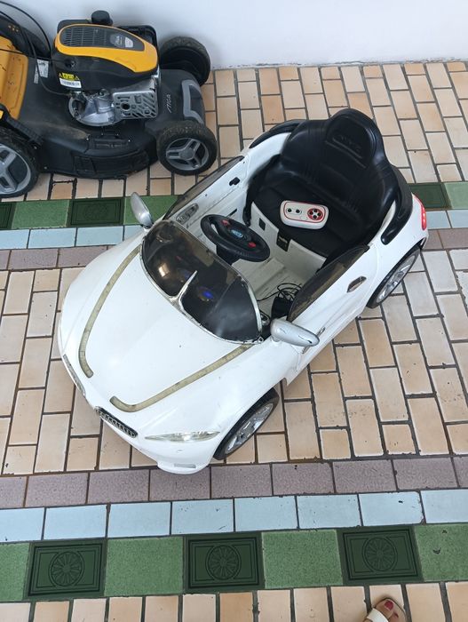 Samochodzik elektryczny