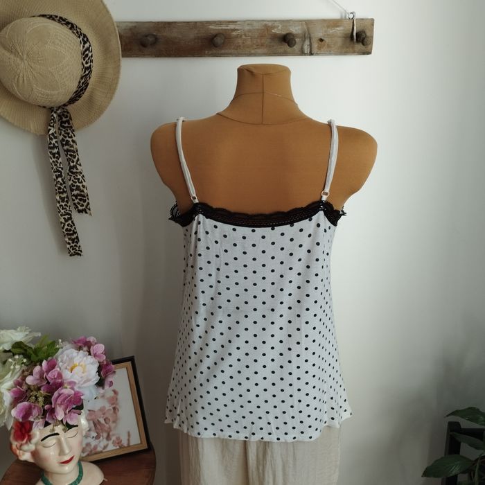 Koszulka damska biała w czarne kropki z koronką i różową kokardką