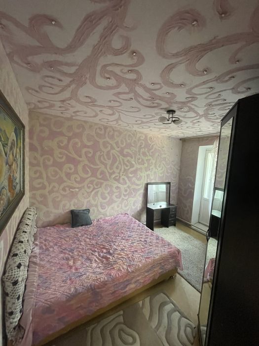 Продается 3 квартира.С очень большой лоджией..В шикарном районе.