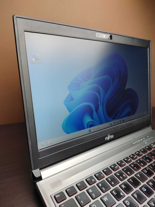LAPTOP | Fujitsu LifeBook E736 | i5-6200U | 8GB | 128SSD | Win11