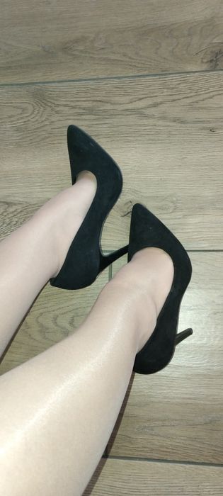 Czarne zamszowe szpilki