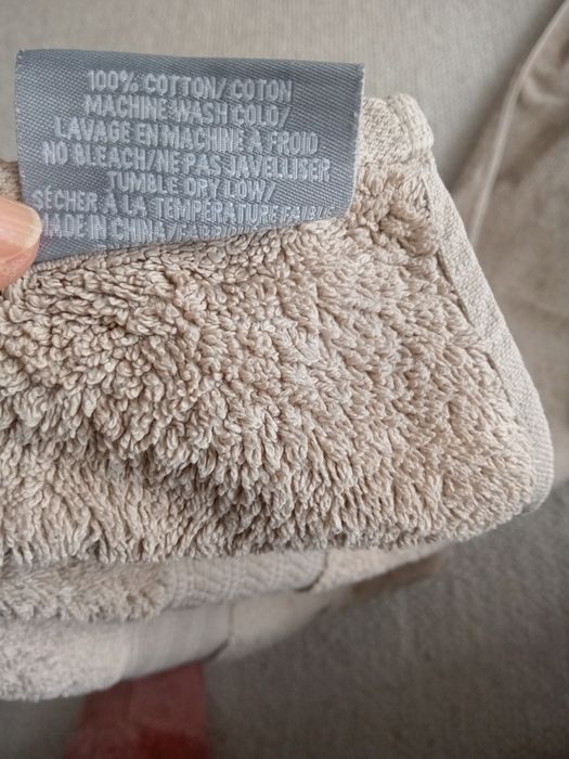 Sprzedam beżowy ręcznik duży