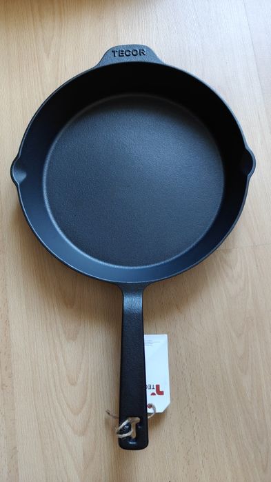 Patelnia żeliwna Tecor 28cm
