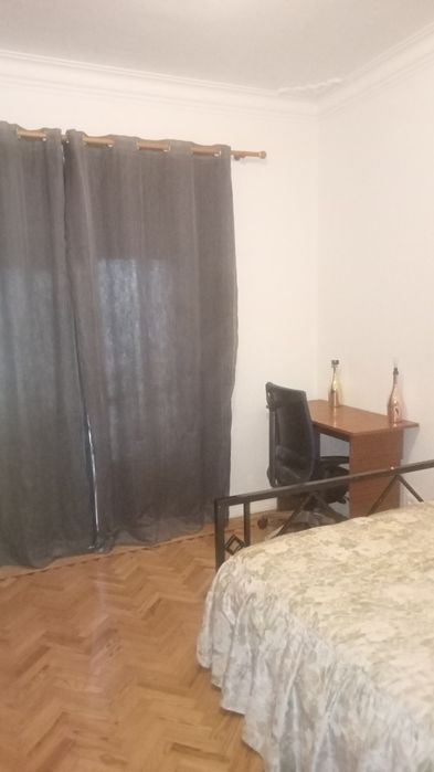 Quarto a dois minutos a pé da praia  Carcavelos
