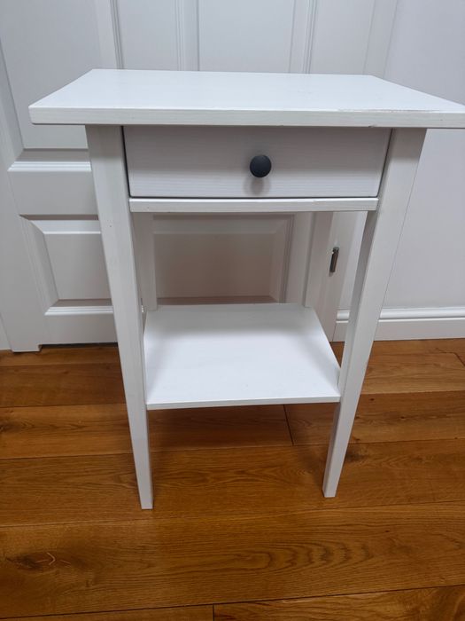 Biały stolik nocny - Ikea, seria Hemnes