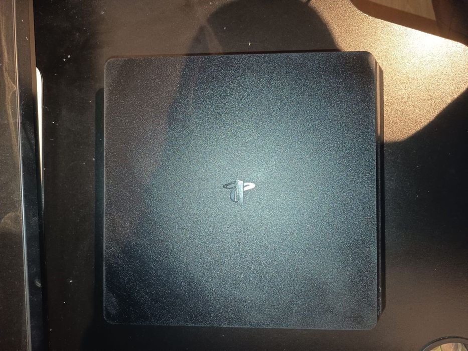 Playstation 4 + comandos + jogos PS4