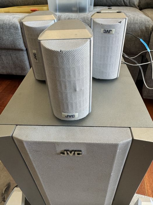 Subwoofer JVC com 5 colunas