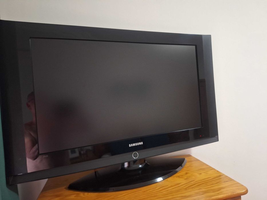 Televisão Samsung a funcionar perfeitamente. 32 polegadas