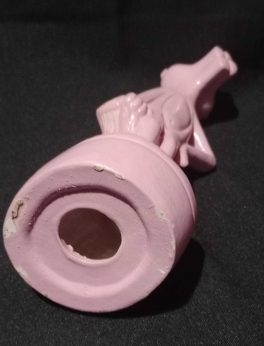 Rara pantera cor de rosa em cerâmica