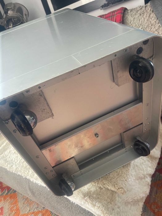 Móvel com rodas da Desalto – Alumínio