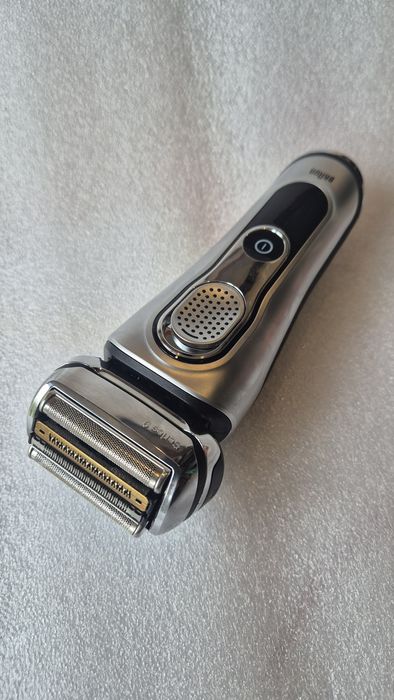 Golarka elektryczna marki Braun z serii 9 model 9280CC, nowa  F