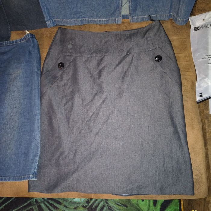 4 spódnice do kolan jeansowe i w stylu jeans 40-42