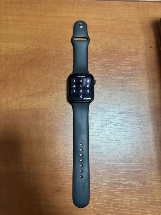 Apple Watch Se (Gen. 2) 44mm + dwa paski