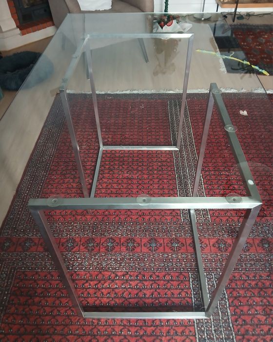 Mesa de vidro retangular da loja Area