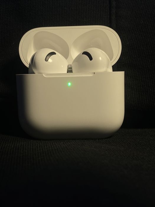 Продам нові наушникі AirPods Pro 4