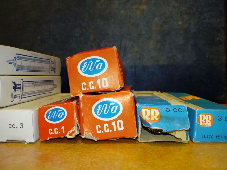 seringas de vidro antigas