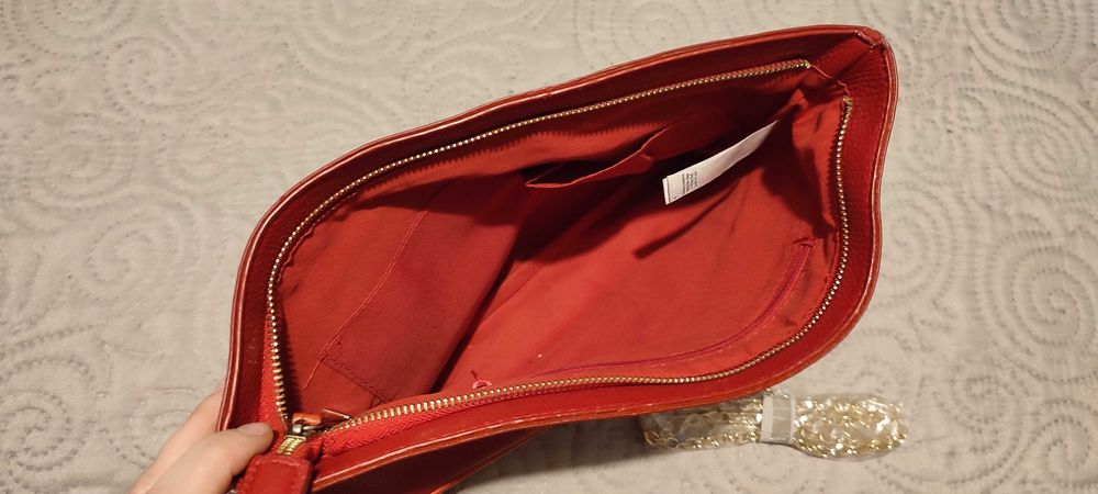 duża czerwona skórzana kopertówka