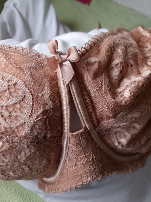 biustonosz  Panache 95GG nowy 

Rozmiar 95 GG