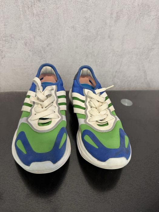 Продам кросівки жіночі adidas