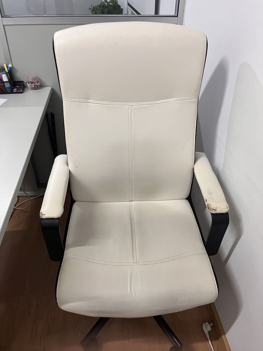 cadeira confortavel branca
