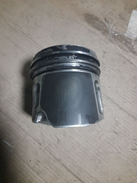 Поршні Двигуна Камаз.