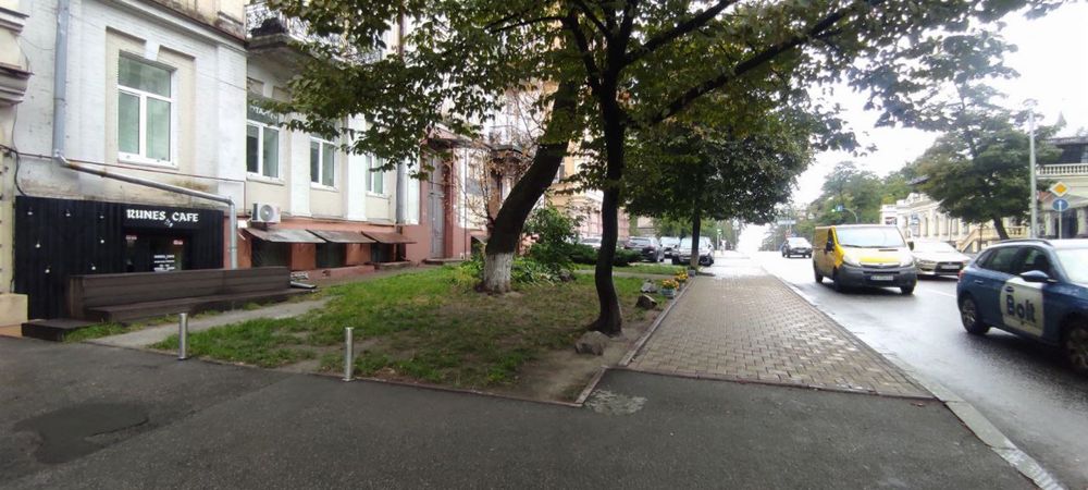 Приміщення вул Льва Толстого Павла Скоропадсього 17. Прохідне місце