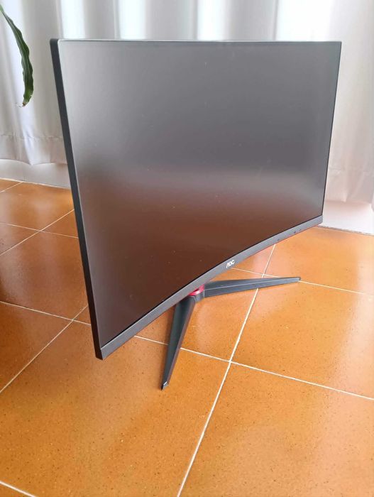 Monitor gaming AOC Curvo 27 polegadas