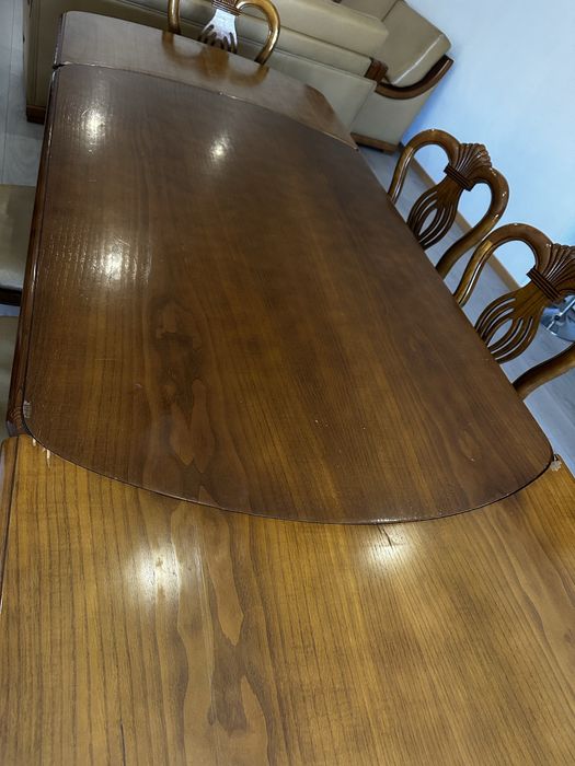 Mesa extensivel para sala com cadeiras