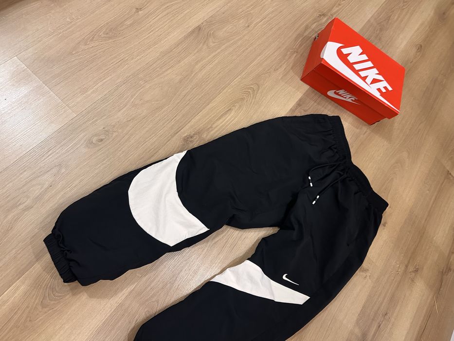 Продам оригінальні штани Nike Big swoosh