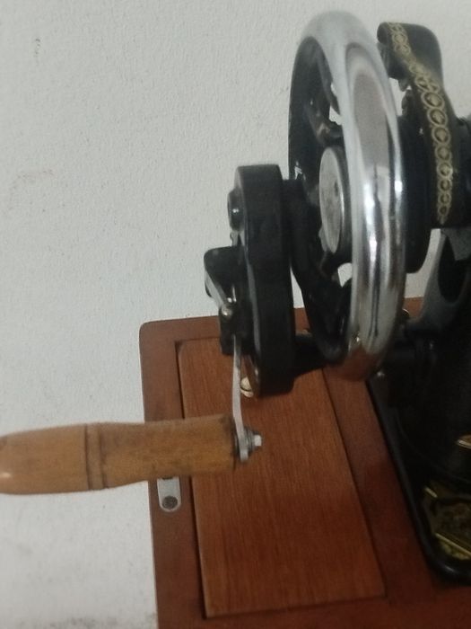 Maquina de costura antiga
