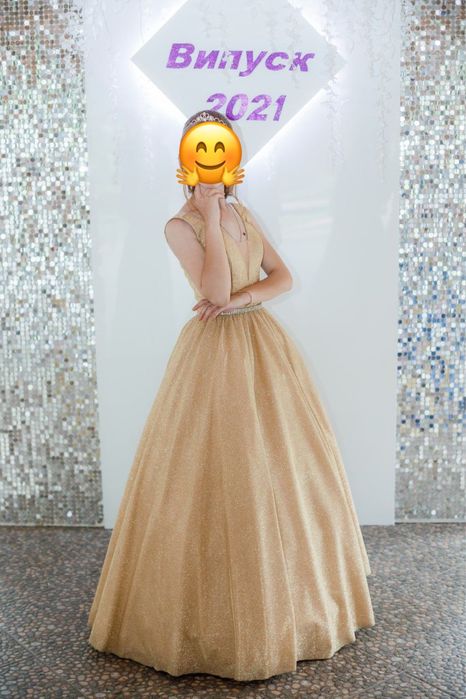 Вечірня шикарна сукня