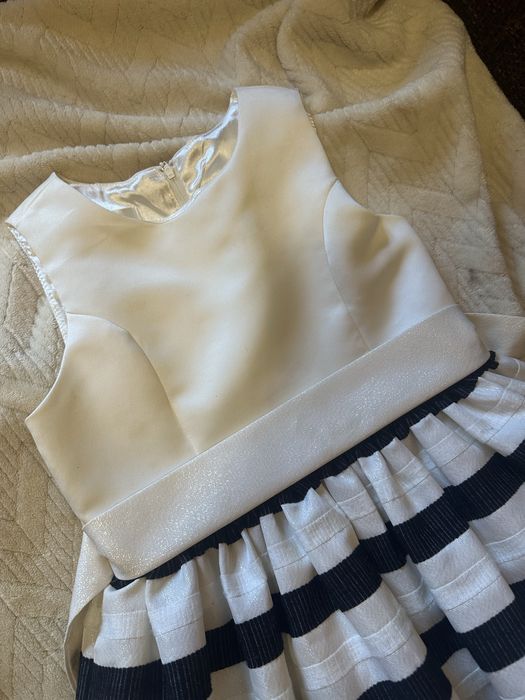 Продам сукню для дівчинки