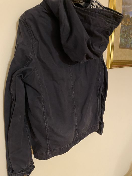 Granatowa kurtka Abercrombie & Fitch z kapturem