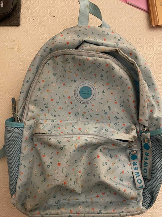 Mochila escolar, lancheira e garrafa