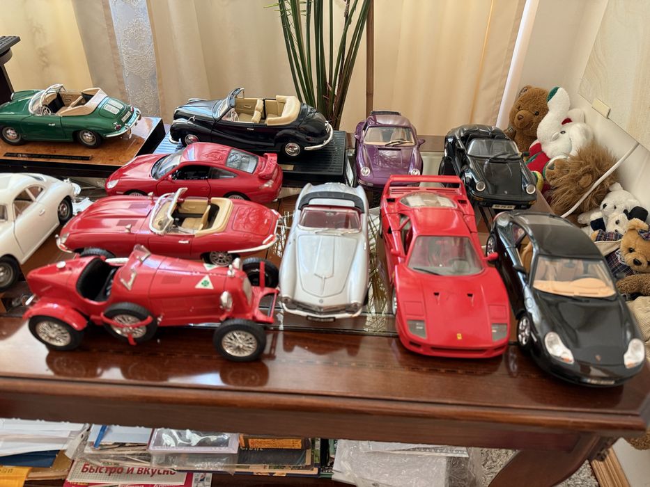 Машинки колекційні  bburago maestro 1:18