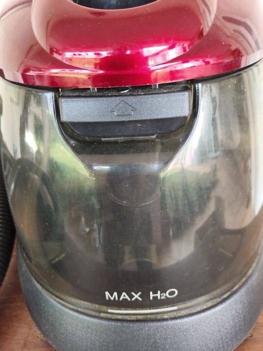 Aspirador a água como novo.