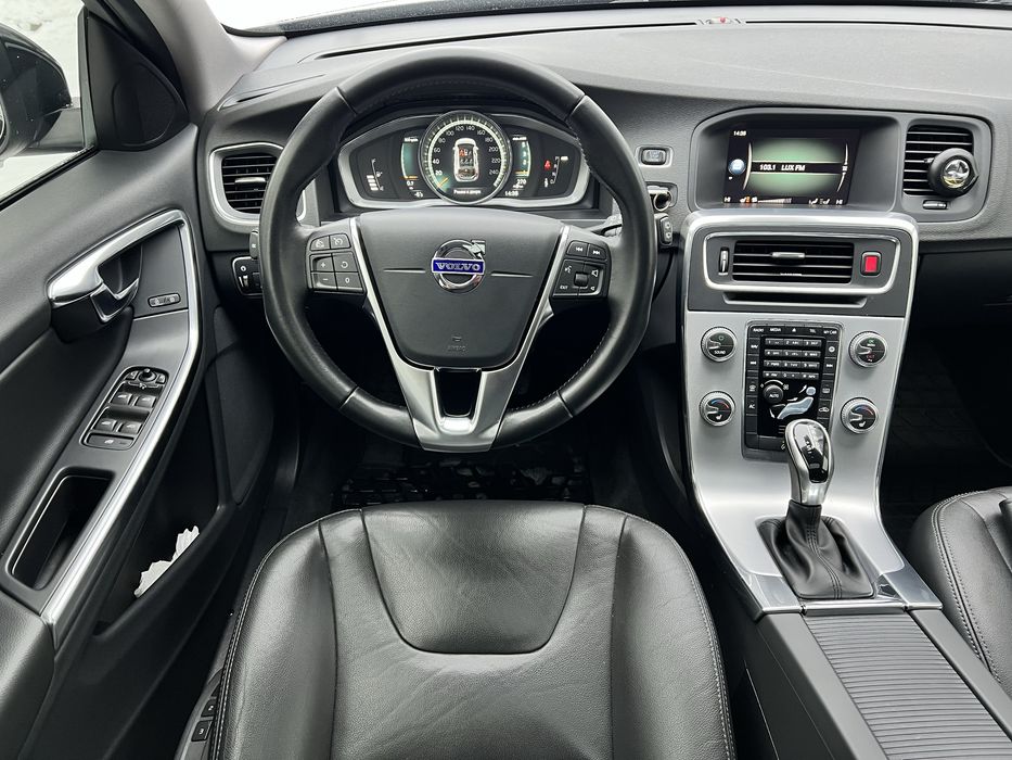 Volvo v60 2.0 4D Автомат Не фарбована