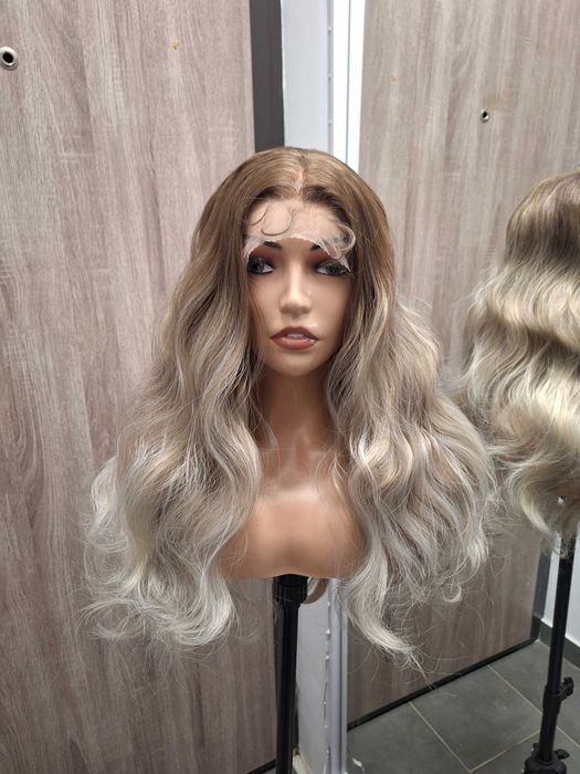 Długa Kręcona Peruka Blond Ombre NaKoronkowej Siateczce Lace Front Wig